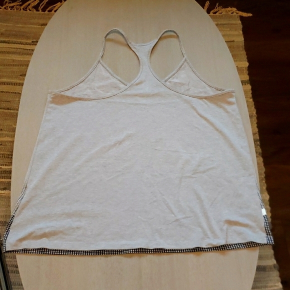 ⭐️3/$35 Under Armour Tank Top - Picture 2 of 3